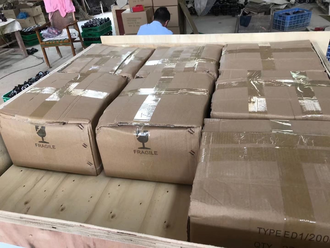 OEM ডিজাইন চীনামাটির বাসন তেল নিমজ্জিত ট্রান্সফরমার বুশিং DIN 42530