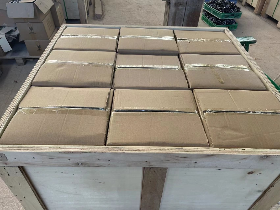 DIN 1kV 250A চীনামাটির বাসন ট্রান্সফরমার বুশিং ব্রাউন কালার OEM উপলব্ধ